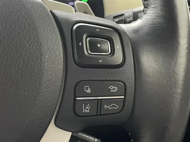 レクサス ＮＸ 300 Iパッケージ 埼玉県 2018(平30)年 6万km グラファイトブラックガラスフレーク サンルーフ　三眼　純正ナビ　Ｂｌｕｅｔｏｏｔｈ　フルセグＴＶ　バックカメラ　サイドカメラ　レザーシート　シートヒーター　パワーシート　ブラインドスポットモニター　１００Ｖ電源　ハンドルヒーター　ＥＴＣ