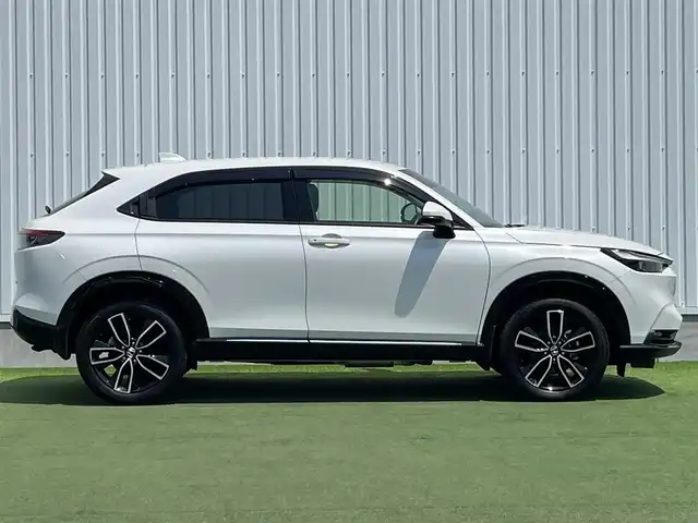 ホンダ ヴェゼル ハイブリッド e:HEV Z 香川県 2022(令4)年 2.1万km プラチナホワイトパール Honda SENSING/純正9インチワイドディスプレイナビ/　AM FM Bluetooth AppleCarPlay AndroidAuto/フルセグTV/ビルトインETC2.0/レーダークルーズコントロール/全方位カメラ/ドライブレコーダー/置くだけ充電/BSM/LEDオートヘッドライト/シーケンシャルターンランプ/デジタルインナーミラー/ハーフレザーシート/シートヒーター(前席)/パワーバックドア/純正18インチアルミホイール/スマートキー2本/ワンオーナー