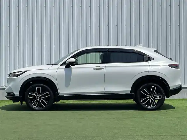 ホンダ ヴェゼル ハイブリッド e:HEV Z 香川県 2022(令4)年 2.1万km プラチナホワイトパール Honda SENSING/純正9インチワイドディスプレイナビ/　AM FM Bluetooth AppleCarPlay AndroidAuto/フルセグTV/ビルトインETC2.0/レーダークルーズコントロール/全方位カメラ/ドライブレコーダー/置くだけ充電/BSM/LEDオートヘッドライト/シーケンシャルターンランプ/デジタルインナーミラー/ハーフレザーシート/シートヒーター(前席)/パワーバックドア/純正18インチアルミホイール/スマートキー2本/ワンオーナー