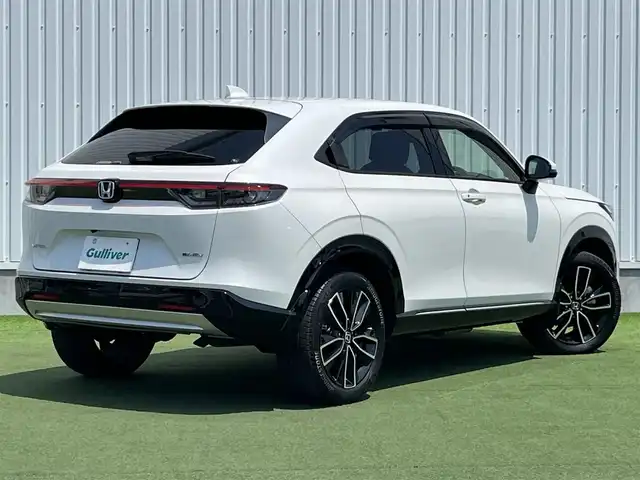 ホンダ ヴェゼル ハイブリッド e:HEV Z 香川県 2022(令4)年 2.1万km プラチナホワイトパール Honda SENSING/純正9インチワイドディスプレイナビ/　AM FM Bluetooth AppleCarPlay AndroidAuto/フルセグTV/ビルトインETC2.0/レーダークルーズコントロール/全方位カメラ/ドライブレコーダー/置くだけ充電/BSM/LEDオートヘッドライト/シーケンシャルターンランプ/デジタルインナーミラー/ハーフレザーシート/シートヒーター(前席)/パワーバックドア/純正18インチアルミホイール/スマートキー2本/ワンオーナー