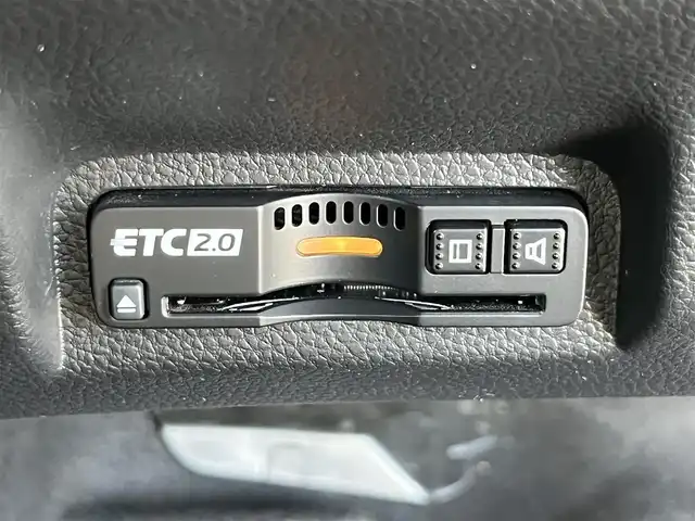 ホンダ ヴェゼル ハイブリッド e:HEV Z 香川県 2022(令4)年 2.1万km プラチナホワイトパール Honda SENSING/純正9インチワイドディスプレイナビ/　AM FM Bluetooth AppleCarPlay AndroidAuto/フルセグTV/ビルトインETC2.0/レーダークルーズコントロール/全方位カメラ/ドライブレコーダー/置くだけ充電/BSM/LEDオートヘッドライト/シーケンシャルターンランプ/デジタルインナーミラー/ハーフレザーシート/シートヒーター(前席)/パワーバックドア/純正18インチアルミホイール/スマートキー2本/ワンオーナー