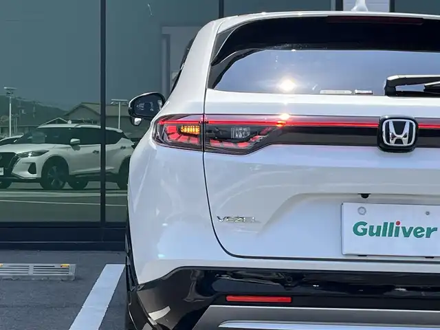ホンダ ヴェゼル ハイブリッド e:HEV Z 香川県 2022(令4)年 2.1万km プラチナホワイトパール Honda SENSING/純正9インチワイドディスプレイナビ/　AM FM Bluetooth AppleCarPlay AndroidAuto/フルセグTV/ビルトインETC2.0/レーダークルーズコントロール/全方位カメラ/ドライブレコーダー/置くだけ充電/BSM/LEDオートヘッドライト/シーケンシャルターンランプ/デジタルインナーミラー/ハーフレザーシート/シートヒーター(前席)/パワーバックドア/純正18インチアルミホイール/スマートキー2本/ワンオーナー