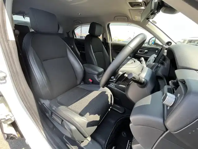 ホンダ ヴェゼル ハイブリッド e:HEV Z 香川県 2022(令4)年 2.1万km プラチナホワイトパール Honda SENSING/純正9インチワイドディスプレイナビ/　AM FM Bluetooth AppleCarPlay AndroidAuto/フルセグTV/ビルトインETC2.0/レーダークルーズコントロール/全方位カメラ/ドライブレコーダー/置くだけ充電/BSM/LEDオートヘッドライト/シーケンシャルターンランプ/デジタルインナーミラー/ハーフレザーシート/シートヒーター(前席)/パワーバックドア/純正18インチアルミホイール/スマートキー2本/ワンオーナー