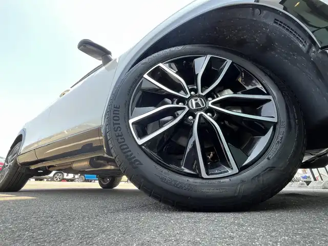 ホンダ ヴェゼル ハイブリッド e:HEV Z 香川県 2022(令4)年 2.1万km プラチナホワイトパール Honda SENSING/純正9インチワイドディスプレイナビ/　AM FM Bluetooth AppleCarPlay AndroidAuto/フルセグTV/ビルトインETC2.0/レーダークルーズコントロール/全方位カメラ/ドライブレコーダー/置くだけ充電/BSM/LEDオートヘッドライト/シーケンシャルターンランプ/デジタルインナーミラー/ハーフレザーシート/シートヒーター(前席)/パワーバックドア/純正18インチアルミホイール/スマートキー2本/ワンオーナー