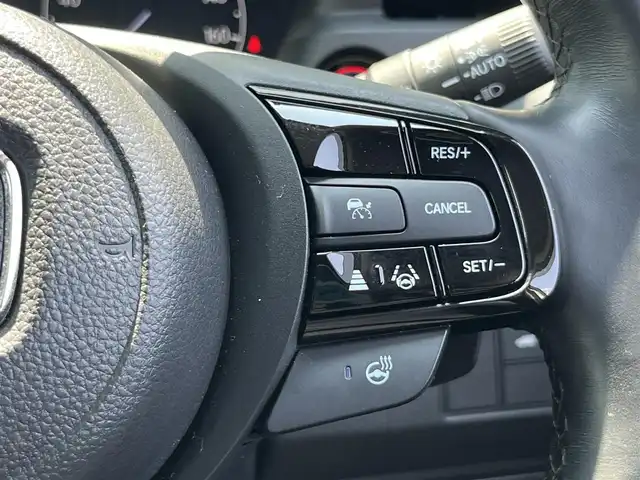 ホンダ ヴェゼル ハイブリッド e:HEV Z 香川県 2022(令4)年 2.1万km プラチナホワイトパール Honda SENSING/純正9インチワイドディスプレイナビ/　AM FM Bluetooth AppleCarPlay AndroidAuto/フルセグTV/ビルトインETC2.0/レーダークルーズコントロール/全方位カメラ/ドライブレコーダー/置くだけ充電/BSM/LEDオートヘッドライト/シーケンシャルターンランプ/デジタルインナーミラー/ハーフレザーシート/シートヒーター(前席)/パワーバックドア/純正18インチアルミホイール/スマートキー2本/ワンオーナー