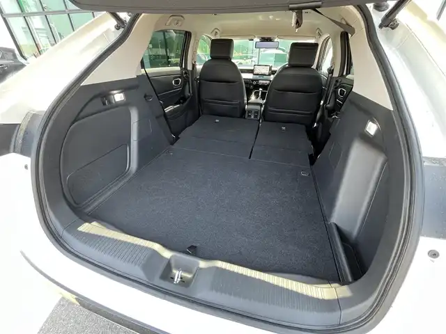 ホンダ ヴェゼル ハイブリッド e:HEV Z 香川県 2022(令4)年 2.1万km プラチナホワイトパール Honda SENSING/純正9インチワイドディスプレイナビ/　AM FM Bluetooth AppleCarPlay AndroidAuto/フルセグTV/ビルトインETC2.0/レーダークルーズコントロール/全方位カメラ/ドライブレコーダー/置くだけ充電/BSM/LEDオートヘッドライト/シーケンシャルターンランプ/デジタルインナーミラー/ハーフレザーシート/シートヒーター(前席)/パワーバックドア/純正18インチアルミホイール/スマートキー2本/ワンオーナー