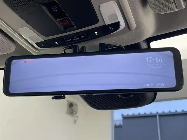 ホンダ ヴェゼル ハイブリッド e:HEV Z 愛知県 2022(令4)年 2.1万km プラチナホワイトパール Honda SENSING/純正9インチワイドディスプレイナビ/　AM FM Bluetooth AppleCarPlay AndroidAuto/フルセグTV/ビルトインETC2.0/レーダークルーズコントロール/全方位カメラ/ドライブレコーダー/置くだけ充電/BSM/LEDオートヘッドライト/シーケンシャルターンランプ/デジタルインナーミラー/ハーフレザーシート/シートヒーター(前席)/パワーバックドア/純正18インチアルミホイール/スマートキー2本/ワンオーナー