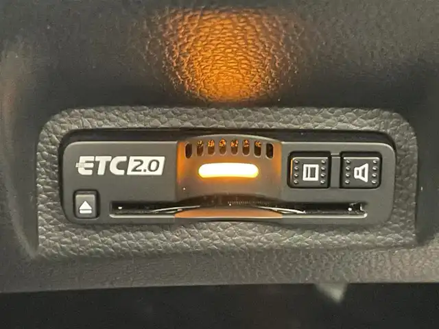ホンダ ヴェゼル ハイブリッド e:HEV Z 愛知県 2022(令4)年 2.1万km プラチナホワイトパール Honda SENSING/純正9インチワイドディスプレイナビ/　AM FM Bluetooth AppleCarPlay AndroidAuto/フルセグTV/ビルトインETC2.0/レーダークルーズコントロール/全方位カメラ/ドライブレコーダー/置くだけ充電/BSM/LEDオートヘッドライト/シーケンシャルターンランプ/デジタルインナーミラー/ハーフレザーシート/シートヒーター(前席)/パワーバックドア/純正18インチアルミホイール/スマートキー2本/ワンオーナー