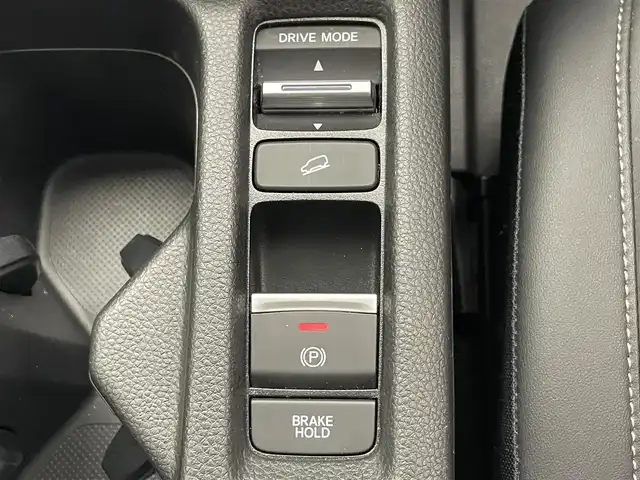 ホンダ ヴェゼル ハイブリッド e:HEV Z 愛知県 2022(令4)年 2.1万km プラチナホワイトパール Honda SENSING/純正9インチワイドディスプレイナビ/　AM FM Bluetooth AppleCarPlay AndroidAuto/フルセグTV/ビルトインETC2.0/レーダークルーズコントロール/全方位カメラ/ドライブレコーダー/置くだけ充電/BSM/LEDオートヘッドライト/シーケンシャルターンランプ/デジタルインナーミラー/ハーフレザーシート/シートヒーター(前席)/パワーバックドア/純正18インチアルミホイール/スマートキー2本/ワンオーナー