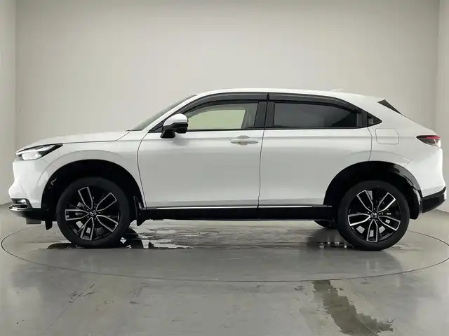 ホンダ ヴェゼル ハイブリッド e:HEV Z 愛知県 2022(令4)年 2.1万km プラチナホワイトパール Honda SENSING/純正9インチワイドディスプレイナビ/　AM FM Bluetooth AppleCarPlay AndroidAuto/フルセグTV/ビルトインETC2.0/レーダークルーズコントロール/全方位カメラ/ドライブレコーダー/置くだけ充電/BSM/LEDオートヘッドライト/シーケンシャルターンランプ/デジタルインナーミラー/ハーフレザーシート/シートヒーター(前席)/パワーバックドア/純正18インチアルミホイール/スマートキー2本/ワンオーナー