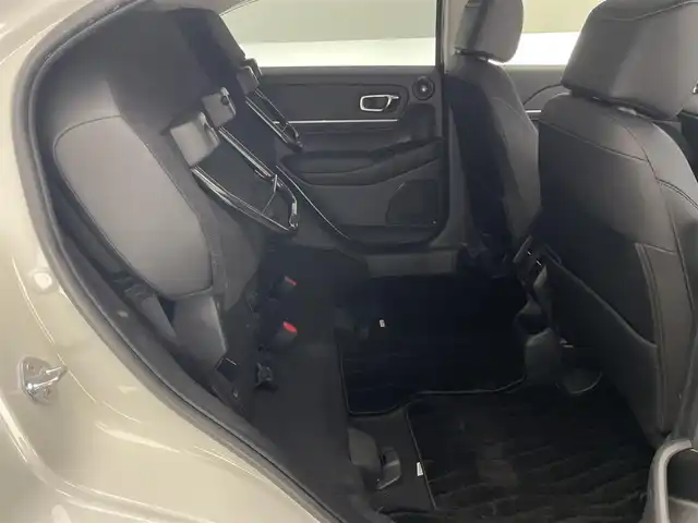 ホンダ ヴェゼル ハイブリッド e:HEV Z 愛知県 2022(令4)年 2.1万km プラチナホワイトパール Honda SENSING/純正9インチワイドディスプレイナビ/　AM FM Bluetooth AppleCarPlay AndroidAuto/フルセグTV/ビルトインETC2.0/レーダークルーズコントロール/全方位カメラ/ドライブレコーダー/置くだけ充電/BSM/LEDオートヘッドライト/シーケンシャルターンランプ/デジタルインナーミラー/ハーフレザーシート/シートヒーター(前席)/パワーバックドア/純正18インチアルミホイール/スマートキー2本/ワンオーナー