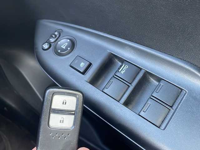 ホンダ シャトル ハイブリッド ホンダセンシング 青森県 2020(令2)年 11.7万km シャイニンググレーM 4WD/純正SDナビ/バックカメラ/衝突軽減ブレーキ/追従クルーズコントロール/誤発進抑制機能/レーンキープアシスト/前方ドライブレコーダー/ビルトインETC/ワイパーデアイサー/プッシュスタート/スマートキー