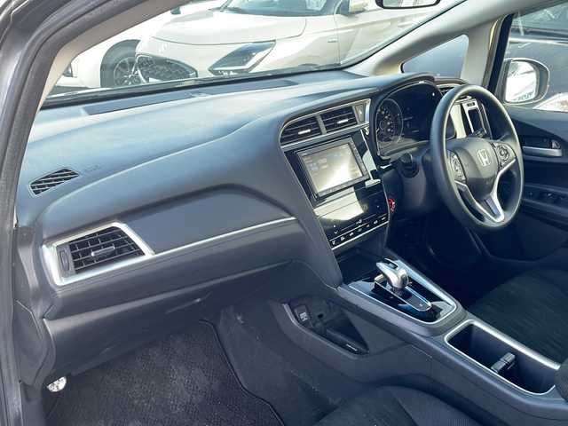 ホンダ シャトル ハイブリッド ホンダセンシング 青森県 2020(令2)年 11.7万km シャイニンググレーM 4WD/純正SDナビ/バックカメラ/衝突軽減ブレーキ/追従クルーズコントロール/誤発進抑制機能/レーンキープアシスト/前方ドライブレコーダー/ビルトインETC/ワイパーデアイサー/プッシュスタート/スマートキー