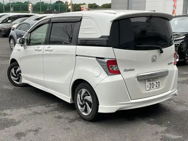 ホンダ フリード スパイク ハイブリット ジャストセレクション 千葉県 2015(平27)年 17.2万km ホワイトオーキッドパール 純正7インチナビ/CD/DVD/ipod/AUX/ETC/純正フロアマット/ステアリングスイッチ