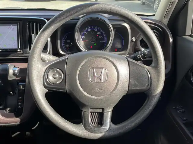 ホンダ Ｎ ＯＮＥ プレミアム ツアラー 兵庫県 2013(平25)年 6.9万km プレミアムブルームーンパール (株)IDOMが運営する【じしゃロン神戸名谷店】の自社ローン対象車両になります。こちらは現金ご利用時の価格です。/自社ローンご希望の方は別途その旨お申付け下さい。/社外SDナビ/CD/DVD/BT/フルセグTV/バックカメラ/ステアリングスイッチ/LEDヘッドライト/オートライト/ウィンカーミラー/純正14インチAW/ETC