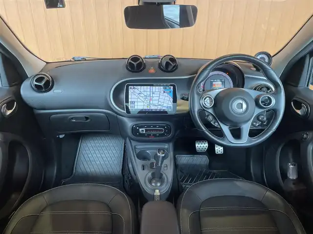 スマート ＭＣＣ スマート フォーフォー BRABUSスポーツ 愛知県 2018(平30)年 3万km 青／白 ９インチナビ　/ＴＶ　/バックカメラ　/Ｂｌｕｅｔｏｏｔｈ　/ブルーレイ再生　/黒革シート　/シートヒーター　/クルコン　/ＬＫＡ　/衝突被害軽減ブレーキ　/パドルシフト　/ＬＥＤヘッドライト　/ガラスルーフ　/ＥＴＣ