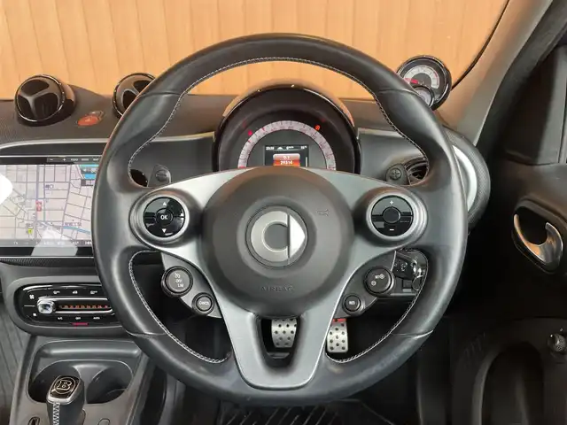 スマート ＭＣＣ スマート フォーフォー BRABUSスポーツ 愛知県 2018(平30)年 3万km 青／白 ９インチナビ　/ＴＶ　/バックカメラ　/Ｂｌｕｅｔｏｏｔｈ　/ブルーレイ再生　/黒革シート　/シートヒーター　/クルコン　/ＬＫＡ　/衝突被害軽減ブレーキ　/パドルシフト　/ＬＥＤヘッドライト　/ガラスルーフ　/ＥＴＣ