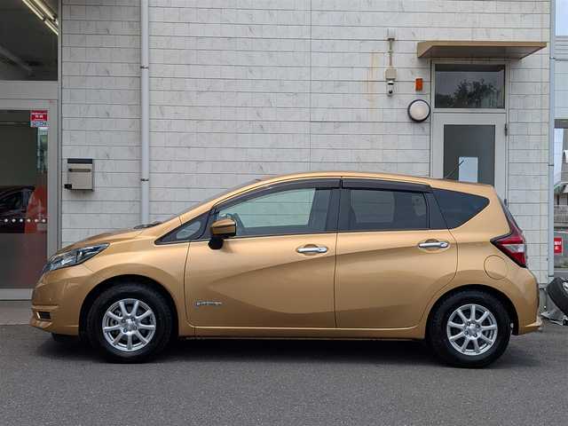 日産 ノート e－パワー X Vセレクション 埼玉県 2020(令2)年 3.5万km ギャラクシーゴールド ワンオーナー/メモリナビ(カロッツェリア AVIC-CW910)/フルセグテレビ/Bluetoothオーディオ/アラウンドビューモニター/バックカメラ/前後ドライブレコーダー(COMTEC ZDR026)/ウィンカーミラー/プッシュスタート/ETC/LEDヘッドライト/スマートキー×2/整備記録簿(R7、R6、R5、R4、R3)/車両取扱説明書/ナビ取扱説明書/夏タイヤあり（純正アルミホイール15インチ)