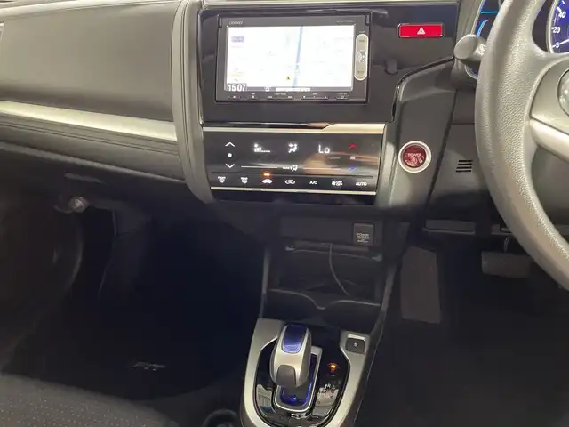 ホンダ フィット ハイブリット Fパッケージ 福岡県 2013(平25)年 9.1万km ビビットスカイブルーP ・純正7インチナビ/（CD、DVD、ワンセグ、Bluetooth）/・バックカメラ/・プッシュスタート/・ステアリングスイッチ/・ヘッドライトリベライザー/・ドライブレコーダー/・ETC/・電格ミラー/・ウィンカーミラー