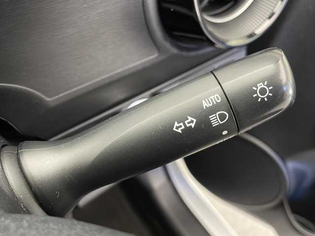 トヨタ アクア 長野県 2019(平31)年 3.2万km パール 純正SDナビ/（AM/FM/SD/CD/Bluetooth/ワンセグTV）/トヨタセーフティセンス/・レーンディパーチャーアラート/・プリクラッシュセーフティブレーキ/・クリアランスソナー/・先行車発進お知らせ機能/プッシュスタート/アイドリングストップ/スマートキー/AACエアコン/バックカメラ/ABS/横滑り防止装置/ハロゲンヘッドライト/ヘッドライトレベライザー/オートハイビーム/オートライト/電格ミラー/バニティミラー/ドアバイザー/ECO/NORMAL切替機能/EVモード/純正フロアマット/ビルトインETC/社外15インチアルミホイール