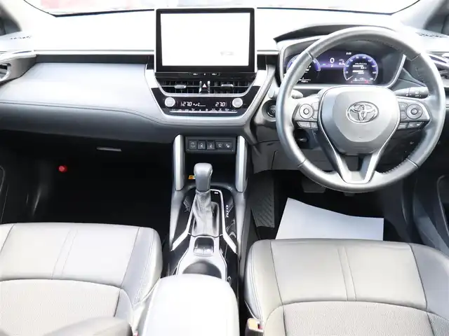 トヨタ カローラ クロス ハイブリッド Z 神奈川県 2024(令6)年 1.8万km プラチナホワイトパールマイカ ワンオーナー/ディスプレイオーディオプラス/純正メモリナビ/全方位カメラ/フルセグテレビ/パノラマルーフ/レーダークルーズ/プリクラッシュセーフティ/トヨタチームメイト/ブラインドスポットモニター/ステアリングヒーター/パワーバックドア/置くだけ充電/ETC2.0/エンジンプッシュスタート/保証書/取説/スペアスマートキー