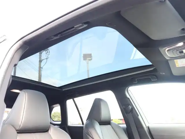 トヨタ カローラ クロス ハイブリッド Z 神奈川県 2024(令6)年 1.8万km プラチナホワイトパールマイカ ワンオーナー/ディスプレイオーディオプラス/純正メモリナビ/全方位カメラ/フルセグテレビ/パノラマルーフ/レーダークルーズ/プリクラッシュセーフティ/トヨタチームメイト/ブラインドスポットモニター/ステアリングヒーター/パワーバックドア/置くだけ充電/ETC2.0/エンジンプッシュスタート/保証書/取説/スペアスマートキー