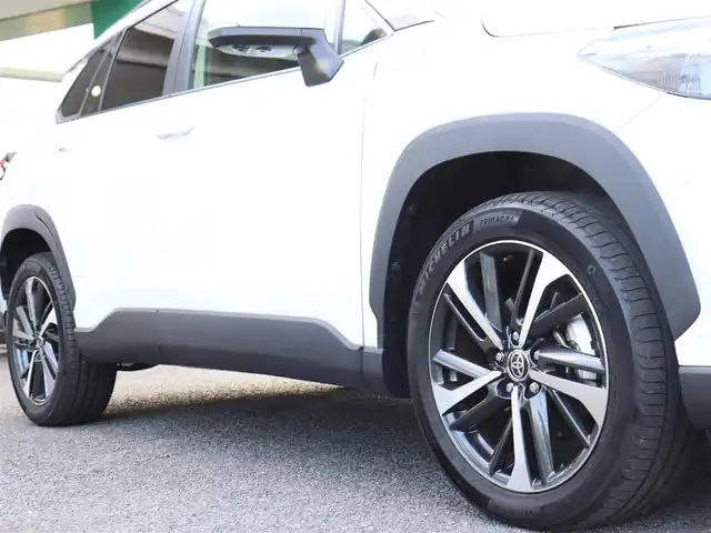 トヨタ カローラ クロス ハイブリッド Z 神奈川県 2024(令6)年 1.8万km プラチナホワイトパールマイカ ワンオーナー/ディスプレイオーディオプラス/純正メモリナビ/全方位カメラ/フルセグテレビ/パノラマルーフ/レーダークルーズ/プリクラッシュセーフティ/トヨタチームメイト/ブラインドスポットモニター/ステアリングヒーター/パワーバックドア/置くだけ充電/ETC2.0/エンジンプッシュスタート/保証書/取説/スペアスマートキー