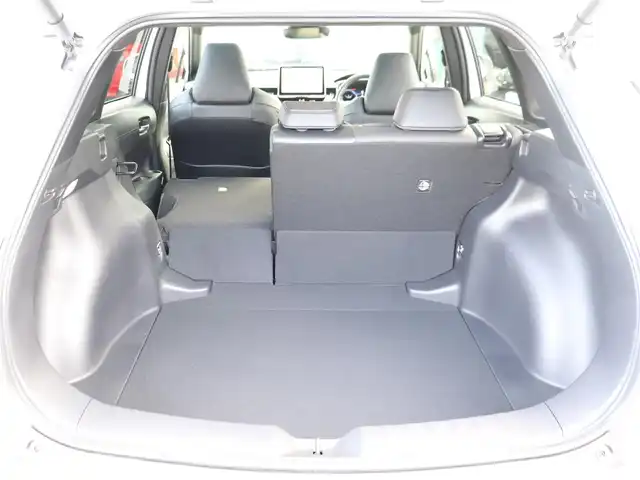 トヨタ カローラ クロス ハイブリッド Z 神奈川県 2024(令6)年 1.8万km プラチナホワイトパールマイカ ワンオーナー/ディスプレイオーディオプラス/純正メモリナビ/全方位カメラ/フルセグテレビ/パノラマルーフ/レーダークルーズ/プリクラッシュセーフティ/トヨタチームメイト/ブラインドスポットモニター/ステアリングヒーター/パワーバックドア/置くだけ充電/ETC2.0/エンジンプッシュスタート/保証書/取説/スペアスマートキー