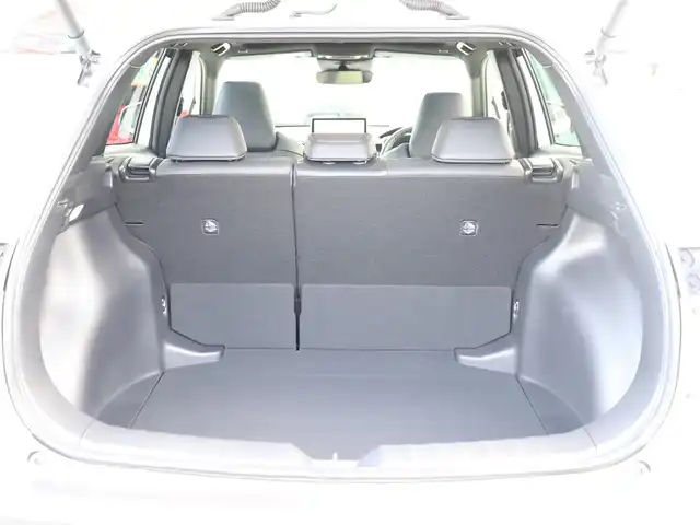 トヨタ カローラ クロス ハイブリッド Z 神奈川県 2024(令6)年 1.8万km プラチナホワイトパールマイカ ワンオーナー/ディスプレイオーディオプラス/純正メモリナビ/全方位カメラ/フルセグテレビ/パノラマルーフ/レーダークルーズ/プリクラッシュセーフティ/トヨタチームメイト/ブラインドスポットモニター/ステアリングヒーター/パワーバックドア/置くだけ充電/ETC2.0/エンジンプッシュスタート/保証書/取説/スペアスマートキー