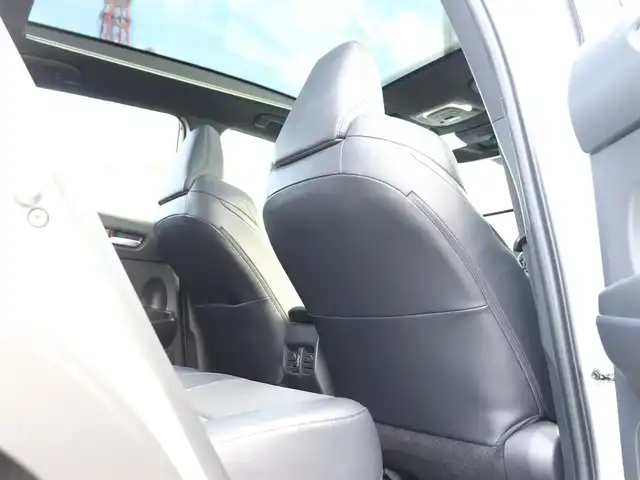 トヨタ カローラ クロス ハイブリッド Z 神奈川県 2024(令6)年 1.8万km プラチナホワイトパールマイカ ワンオーナー/ディスプレイオーディオプラス/純正メモリナビ/全方位カメラ/フルセグテレビ/パノラマルーフ/レーダークルーズ/プリクラッシュセーフティ/トヨタチームメイト/ブラインドスポットモニター/ステアリングヒーター/パワーバックドア/置くだけ充電/ETC2.0/エンジンプッシュスタート/保証書/取説/スペアスマートキー