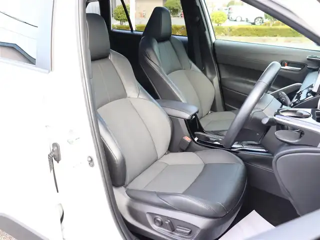 トヨタ カローラ クロス ハイブリッド Z 神奈川県 2024(令6)年 1.8万km プラチナホワイトパールマイカ ワンオーナー/ディスプレイオーディオプラス/純正メモリナビ/全方位カメラ/フルセグテレビ/パノラマルーフ/レーダークルーズ/プリクラッシュセーフティ/トヨタチームメイト/ブラインドスポットモニター/ステアリングヒーター/パワーバックドア/置くだけ充電/ETC2.0/エンジンプッシュスタート/保証書/取説/スペアスマートキー