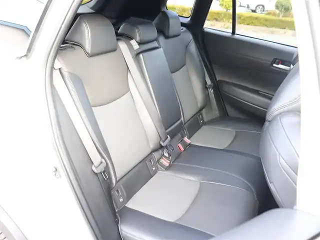 トヨタ カローラ クロス ハイブリッド Z 神奈川県 2024(令6)年 1.8万km プラチナホワイトパールマイカ ワンオーナー/ディスプレイオーディオプラス/純正メモリナビ/全方位カメラ/フルセグテレビ/パノラマルーフ/レーダークルーズ/プリクラッシュセーフティ/トヨタチームメイト/ブラインドスポットモニター/ステアリングヒーター/パワーバックドア/置くだけ充電/ETC2.0/エンジンプッシュスタート/保証書/取説/スペアスマートキー