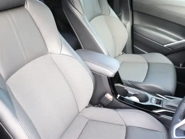 トヨタ カローラ クロス ハイブリッド Z 神奈川県 2024(令6)年 1.8万km プラチナホワイトパールマイカ ワンオーナー/ディスプレイオーディオプラス/純正メモリナビ/全方位カメラ/フルセグテレビ/パノラマルーフ/レーダークルーズ/プリクラッシュセーフティ/トヨタチームメイト/ブラインドスポットモニター/ステアリングヒーター/パワーバックドア/置くだけ充電/ETC2.0/エンジンプッシュスタート/保証書/取説/スペアスマートキー