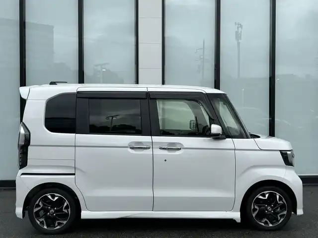 ホンダ Ｎ ＢＯＸ カスタム G L ターボ ホンダセンシング 大阪府 2018(平30)年 3.6万km プラチナホワイトパール 純正メモリー８インチナビ　/   フルセグＴＶ/ＣＤ/ＤＶＤ/ＢＴ/ＭＳＶ/USB/バックカメラ/ホンダセンシング　/両側電動パワースライドドア　/リアコーナーセンサー　/追従型クルーズコントロール/レーンキープアシスト/アイドリングストップ/前方ドライブレコーダー/純正15インチアルミホイール　/純正ラバーマット/プッシュスタート/スマートキー/ビルトインＥＴＣ　/LED　