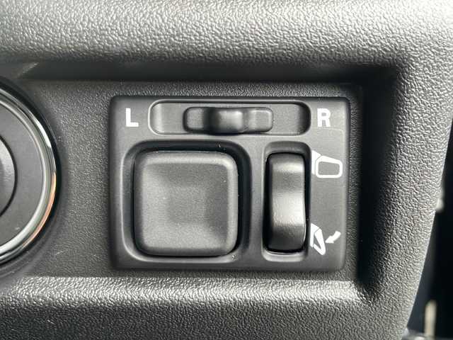スズキ ジムニー ノマド FC 秋田県 2025(令7)年 0.1万km 黒 ・衝突軽減/・ETC/・バックカメラ/・Bluetooth/・社外ディスプレイオーディオ/・シートヒーター/・純正フロアマット/・フォグランプ/・クルーズコントロール/・パワーステアリング/・パワーウィンドウ/・衝突軽減/・ABS/・横滑り防止/・LED/・オートライト/・オートマチックハイビーム