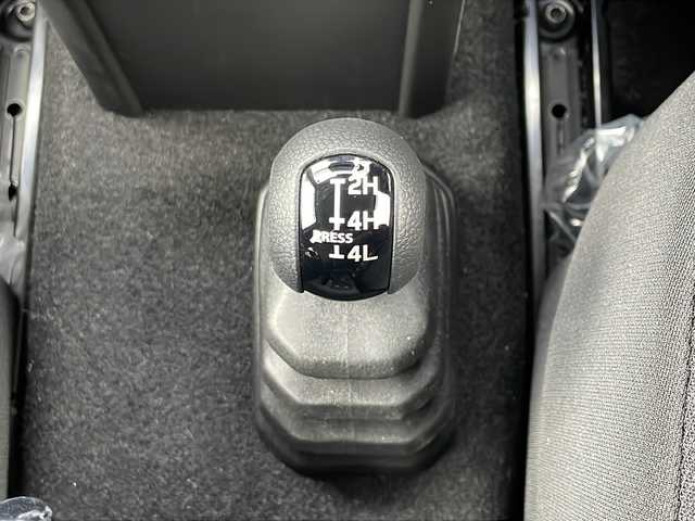 スズキ ジムニー ノマド FC 秋田県 2025(令7)年 0.1万km 黒 ・衝突軽減/・ETC/・バックカメラ/・Bluetooth/・社外ディスプレイオーディオ/・シートヒーター/・純正フロアマット/・フォグランプ/・クルーズコントロール/・パワーステアリング/・パワーウィンドウ/・衝突軽減/・ABS/・横滑り防止/・LED/・オートライト/・オートマチックハイビーム