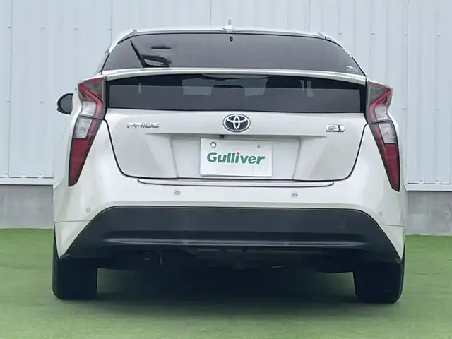 トヨタ プリウス Sセーフティプラス 香川県 2017(平29)年 7.7万km ホワイトパールクリスタルシャイン 登録時走行距離76527km/トヨタセーフティーセンス/・レーダークルーズコントロール/・プリクラッシュセーフティー/・レーンディパーチャアラート/・オートマチックハイビーム/アルパイン9インチナビ（X9V）/→Bluetooth/DVD.CD/TV/FM.AM/バックカメラ/LEDヘッドライト/コーナーセンサー/パーキングアシスト/純正フロアマット/ドアバイザー/ETC/パワーウィンドウ/オートエアコン/プッシュスタート/スマートキー
