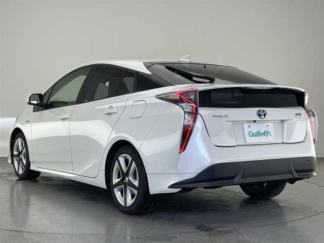 トヨタ プリウス S ツーリングセレクション 鳥取県 2016(平28)年 5.4万km ホワイトパールクリスタルシャイン 純正９型ナビ　フルセグＴＶ　Ｂｌｕｅｔｏｏｔｈ　黒合皮　シートヒーター　バックカメラ　ＥＴＣ　セーフティセンス　衝突軽減　追従クルコン　ＬＥＤライト　オートライト　フォグランプ　社外ＡＷ4本積込　保証書　取説　ワンオナ　禁煙車