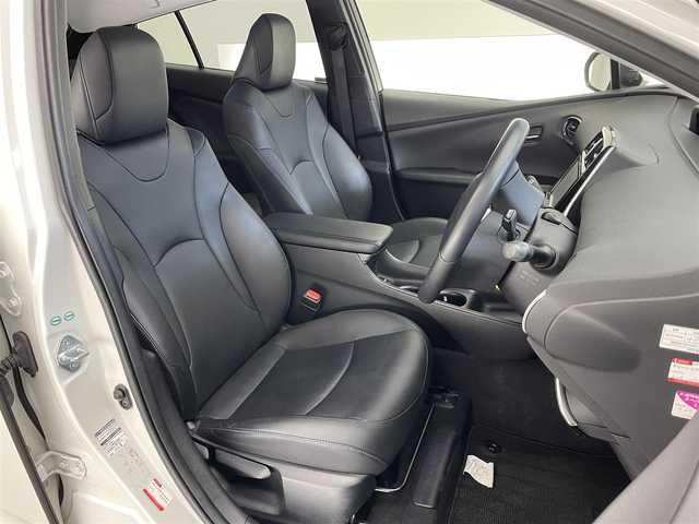 トヨタ プリウス S ツーリングセレクション 鳥取県 2016(平28)年 5.4万km ホワイトパールクリスタルシャイン 純正９型ナビ　フルセグＴＶ　Ｂｌｕｅｔｏｏｔｈ　黒合皮　シートヒーター　バックカメラ　ＥＴＣ　セーフティセンス　衝突軽減　追従クルコン　ＬＥＤライト　オートライト　フォグランプ　社外ＡＷ4本積込　保証書　取説　ワンオナ　禁煙車