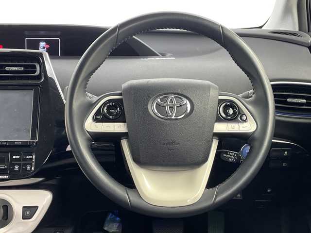 トヨタ プリウス S ツーリングセレクション 鹿児島県 2016(平28)年 5.4万km ホワイトパールクリスタルシャイン トヨタセーフティセンス/純正９型ナビ/（フルセグＴＶ/Ｂｌｕｅｔｏｏｔｈ)　/黒合皮シート　/シートヒーター　/バックカメラ　/ＥＴＣ　/セーフティセンス　/衝突軽減　/レーダークルーズコントロール　/ＬＥＤヘッドライト　/オートライト　/フォグランプ　/社外ＡＷ4本積込　/保証書　/取扱説明書　/ワンオーナー/禁煙車