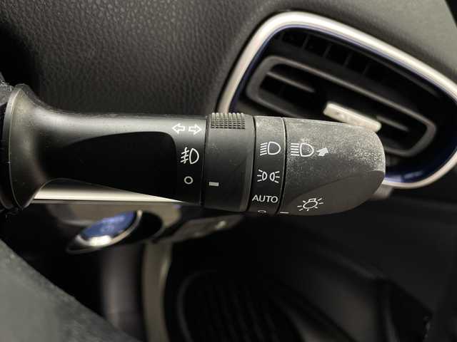 トヨタ プリウス S ツーリングセレクション 鹿児島県 2016(平28)年 5.4万km ホワイトパールクリスタルシャイン トヨタセーフティセンス/純正９型ナビ/（フルセグＴＶ/Ｂｌｕｅｔｏｏｔｈ)　/黒合皮シート　/シートヒーター　/バックカメラ　/ＥＴＣ　/セーフティセンス　/衝突軽減　/レーダークルーズコントロール　/ＬＥＤヘッドライト　/オートライト　/フォグランプ　/社外ＡＷ4本積込　/保証書　/取扱説明書　/ワンオーナー/禁煙車