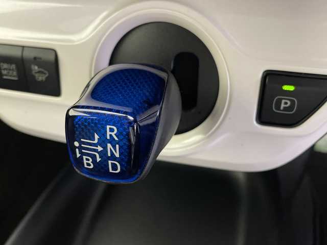 トヨタ プリウス S ツーリングセレクション 鹿児島県 2016(平28)年 5.4万km ホワイトパールクリスタルシャイン トヨタセーフティセンス/純正９型ナビ/（フルセグＴＶ/Ｂｌｕｅｔｏｏｔｈ)　/黒合皮シート　/シートヒーター　/バックカメラ　/ＥＴＣ　/セーフティセンス　/衝突軽減　/レーダークルーズコントロール　/ＬＥＤヘッドライト　/オートライト　/フォグランプ　/社外ＡＷ4本積込　/保証書　/取扱説明書　/ワンオーナー/禁煙車