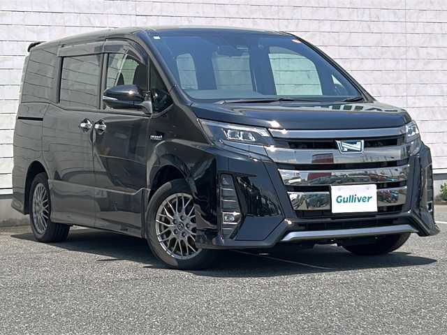 トヨタ ノア ハイブリッド Si ダブルバイビー 茨城県 2018(平30)年 4.1万km ブラック ワンオーナー/純正メモリナビ【NSZN-W66T】/(フルセグTV・CD・DVD・BT・ラジオ再生)/両側パワースライドドア/クルーズコントロール/衝突軽減ブレーキ/コーナーセンサー/ハーフレザーシート/シートヒーター/ドライブレコーダー/ETC/バックカメラ/オートライト/LEDヘッドライト/純正16inアルミホイール/純正フロアマット/スマートキー/スペアキー/取扱説明書/保証書
