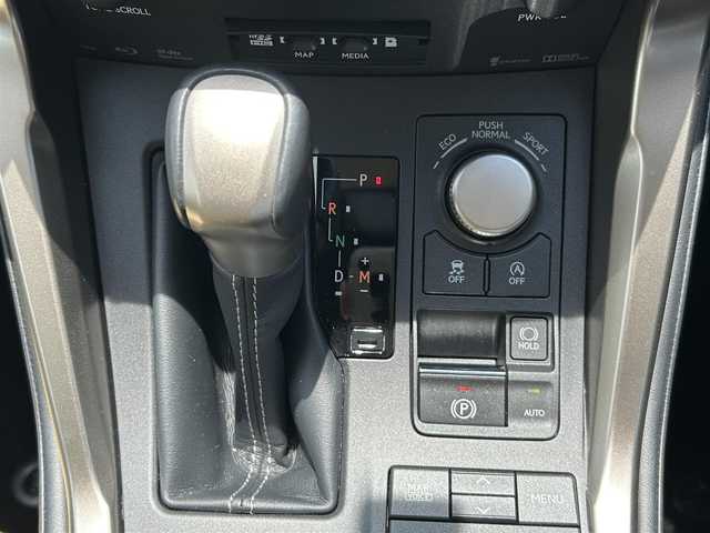 レクサス ＮＸ 200t Iパッケージ 富山県 2016(平28)年 7.3万km ソニッククォーツ フルエアロ/4WD/レーダークルーズコントロール/センターデフロック/衝突被害軽減システム/横滑り防止装置/盗難防止装置/オートブレーキホールド/純正SDナビ/フルセグTV/DVD再生/Blu-ray再生/Bluetooth/ビルトインETC/パワーシートD＋N席(運転席ポジションメモリー付）/合皮シート/純正アルミホイール