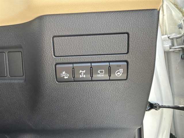 レクサス ＮＸ 200t Iパッケージ 富山県 2016(平28)年 7.3万km ソニッククォーツ フルエアロ/4WD/レーダークルーズコントロール/センターデフロック/衝突被害軽減システム/横滑り防止装置/盗難防止装置/オートブレーキホールド/純正SDナビ/フルセグTV/DVD再生/Blu-ray再生/Bluetooth/ビルトインETC/パワーシートD＋N席(運転席ポジションメモリー付）/合皮シート/純正アルミホイール