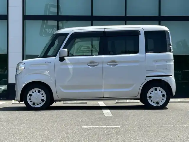スズキ スペーシア HYBRID X 和歌山県 2022(令4)年 3.7万km シルキーシルバーメタリック 純正9インチナビ/フルセグTV/Bluetooth/CD/DVD/USB/全周囲カメラ/衝突軽減カメラ/車線逸脱防止機能/コーナーセンサー/両側パワースライドドア/後席サーキュレーター/後席サンシェード/運転席シートヒーター/ステアリングスイッチ/アイドリングストップ/オートライト/ヘッドライトレベライザー/ドアバイザー/フルオートエアコン/電動格納ミラー/プッシュスタート/スマートキー