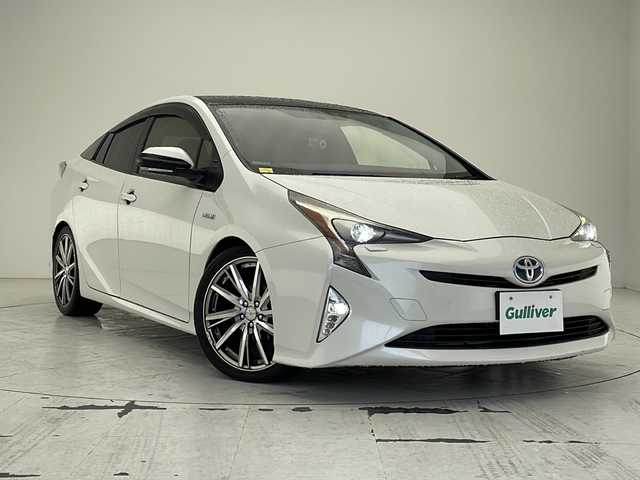 トヨタ プリウス S ツーリングセレクション 沖縄県 2016(平28)年 8.3万km ホワイトパールクリスタルシャイン 純正ＳＤナビゲーション（ＣＤ／ＤＶＤ／ＢＴ／フルセグTV）/バックカメラ/ＥＴＣ/ドラレコ/レーダー探知機/ＢＳＭ/前席シートヒーター/LEDヘッドライト/オートライト/社外18インチアルミホイール/スマートキー/プッシュスタート/社外コンビステアリング/社外シフトノブ/社外ダウンサス/ナビゲーション不良