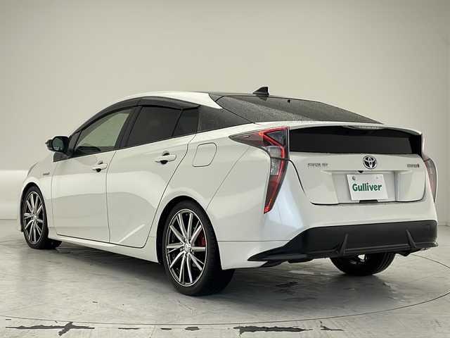 トヨタ プリウス S ツーリングセレクション 沖縄県 2016(平28)年 8.3万km ホワイトパールクリスタルシャイン 純正ＳＤナビゲーション（ＣＤ／ＤＶＤ／ＢＴ／フルセグTV）/バックカメラ/ＥＴＣ/ドラレコ/レーダー探知機/ＢＳＭ/前席シートヒーター/LEDヘッドライト/オートライト/社外18インチアルミホイール/スマートキー/プッシュスタート/社外コンビステアリング/社外シフトノブ/社外ダウンサス/ナビゲーション不良