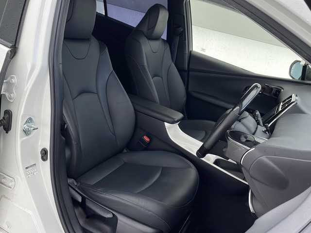 トヨタ プリウス S ツーリングセレクション 沖縄県 2016(平28)年 8.3万km ホワイトパールクリスタルシャイン 純正ＳＤナビゲーション（ＣＤ／ＤＶＤ／ＢＴ／フルセグTV）/バックカメラ/ＥＴＣ/ドラレコ/レーダー探知機/ＢＳＭ/前席シートヒーター/LEDヘッドライト/オートライト/社外18インチアルミホイール/スマートキー/プッシュスタート/社外コンビステアリング/社外シフトノブ/社外ダウンサス/ナビゲーション不良