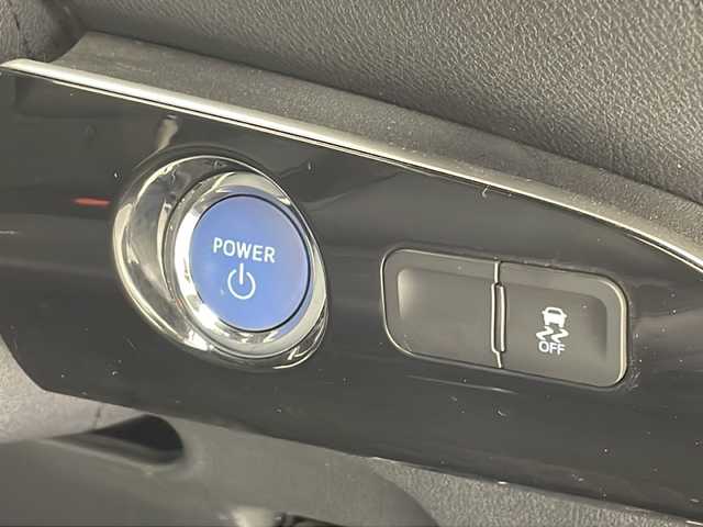 トヨタ プリウス S ツーリングセレクション 沖縄県 2016(平28)年 8.3万km ホワイトパールクリスタルシャイン 純正ＳＤナビゲーション（ＣＤ／ＤＶＤ／ＢＴ／フルセグTV）/バックカメラ/ＥＴＣ/ドラレコ/レーダー探知機/ＢＳＭ/前席シートヒーター/LEDヘッドライト/オートライト/社外18インチアルミホイール/スマートキー/プッシュスタート/社外コンビステアリング/社外シフトノブ/社外ダウンサス/ナビゲーション不良